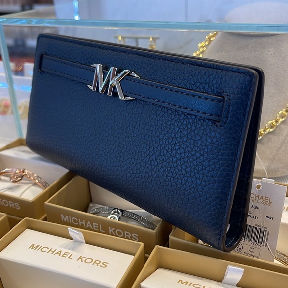 Michael Kors Reed Large Bifold Pebbled Leather Snap Wallet Card Case
Navy
NWT - Picture 14 of 16